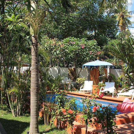 New Balengku Dua Hotel - Adults Only กิลิไอร์ ภายนอก รูปภาพ