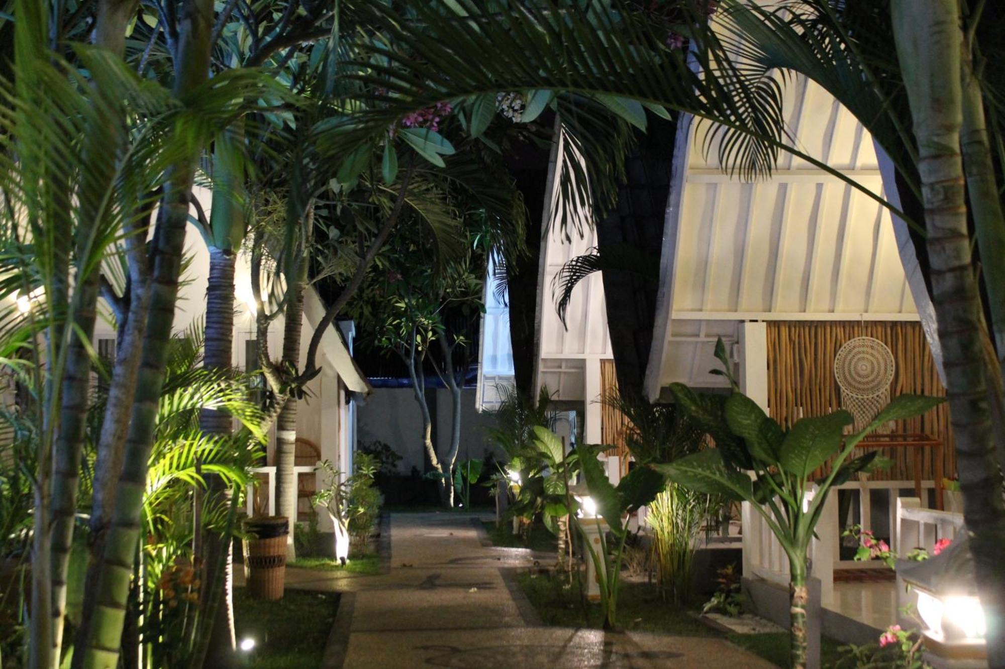 New Balengku Dua Hotel - Adults Only กิลิไอร์ ภายนอก รูปภาพ